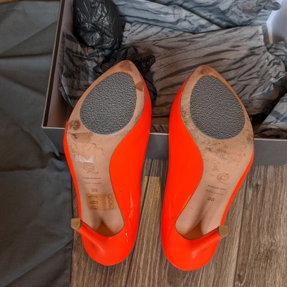 EUC (W36) - McQUEEN Neon Orange Pump - Picture 7 of 11